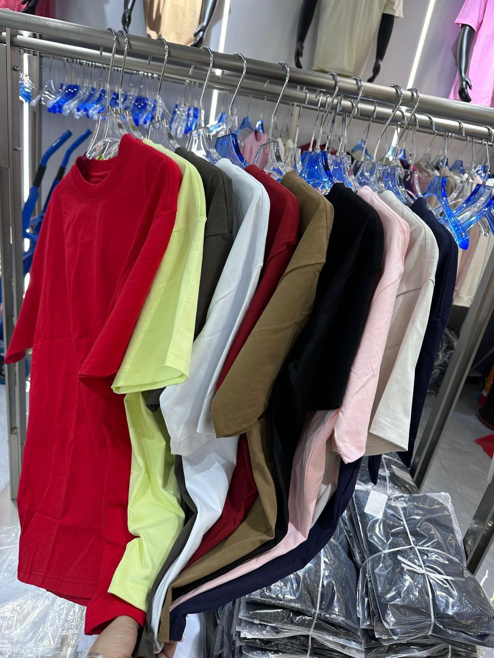 T-shirt Basique à manche courte cotonné 100%-Unisexe.